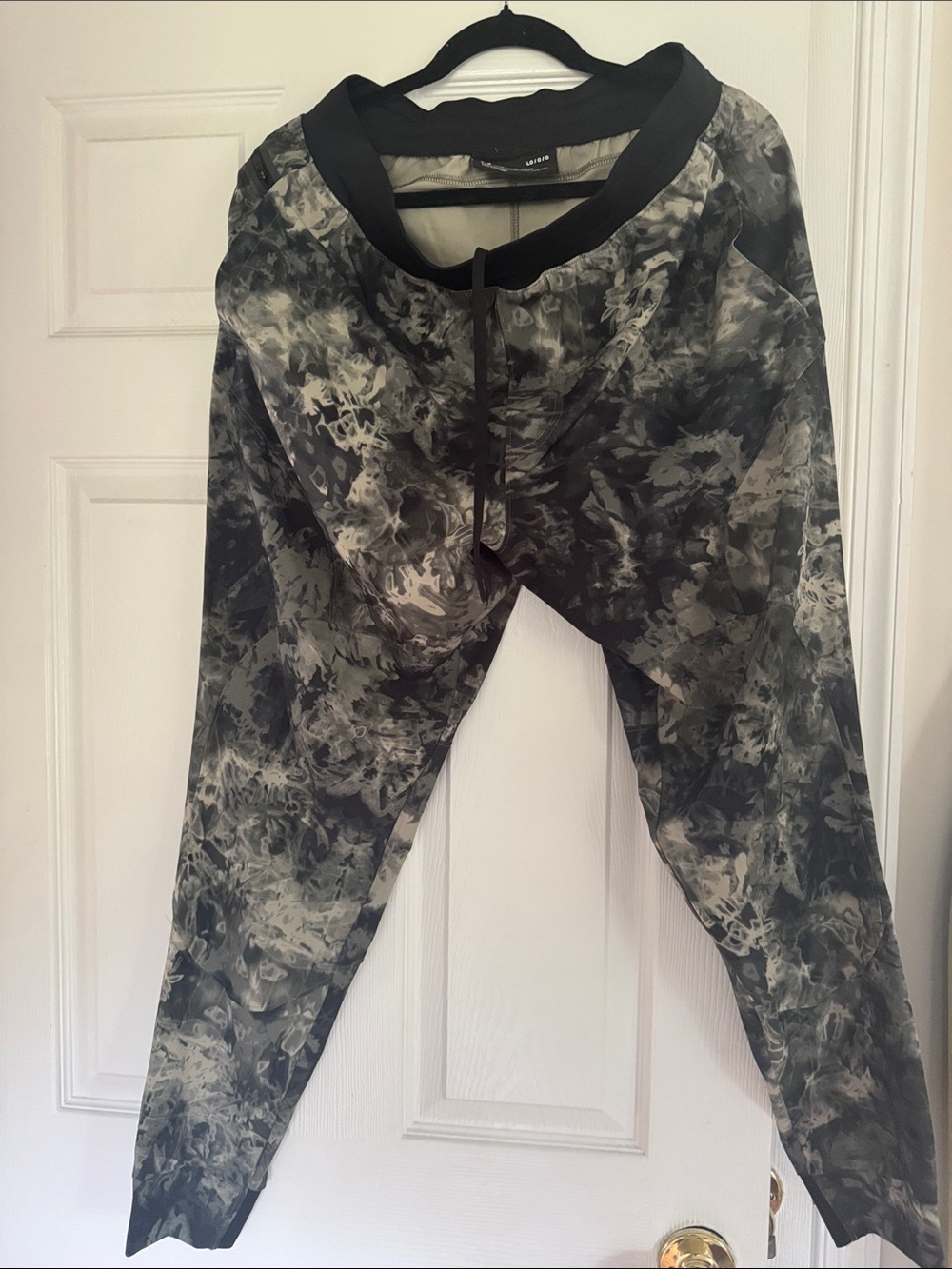 Under Armour Men's Black & Gray Tie-Dye Joggers